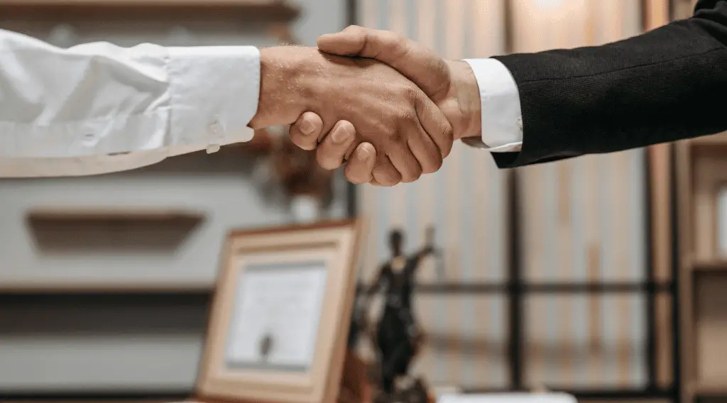 Legal admin support role professionals, closing a deal for Nearshore legal services in Mexico